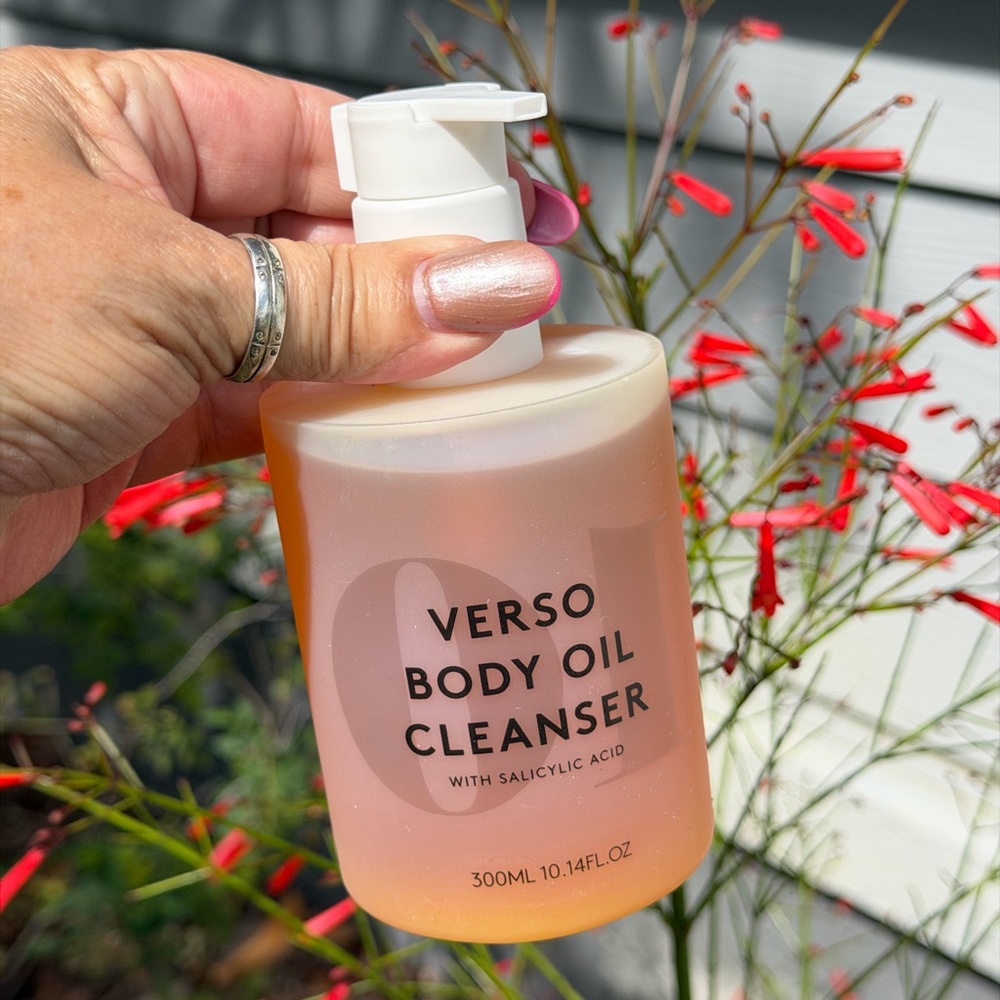 VERSO Skincare Golden Body Oil Cleanser - Picture 3 of 11